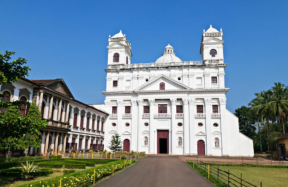 Gereja dan Biara di Goa Tua